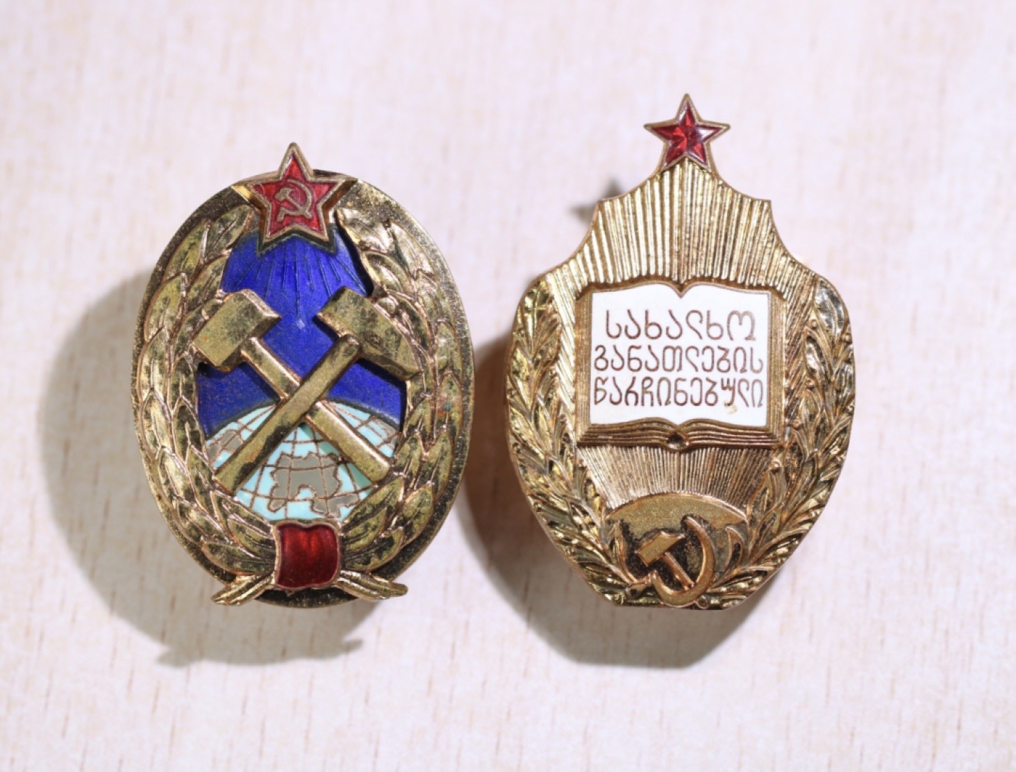 大猫徽章拍卖第215期  苏联铜质证章两枚