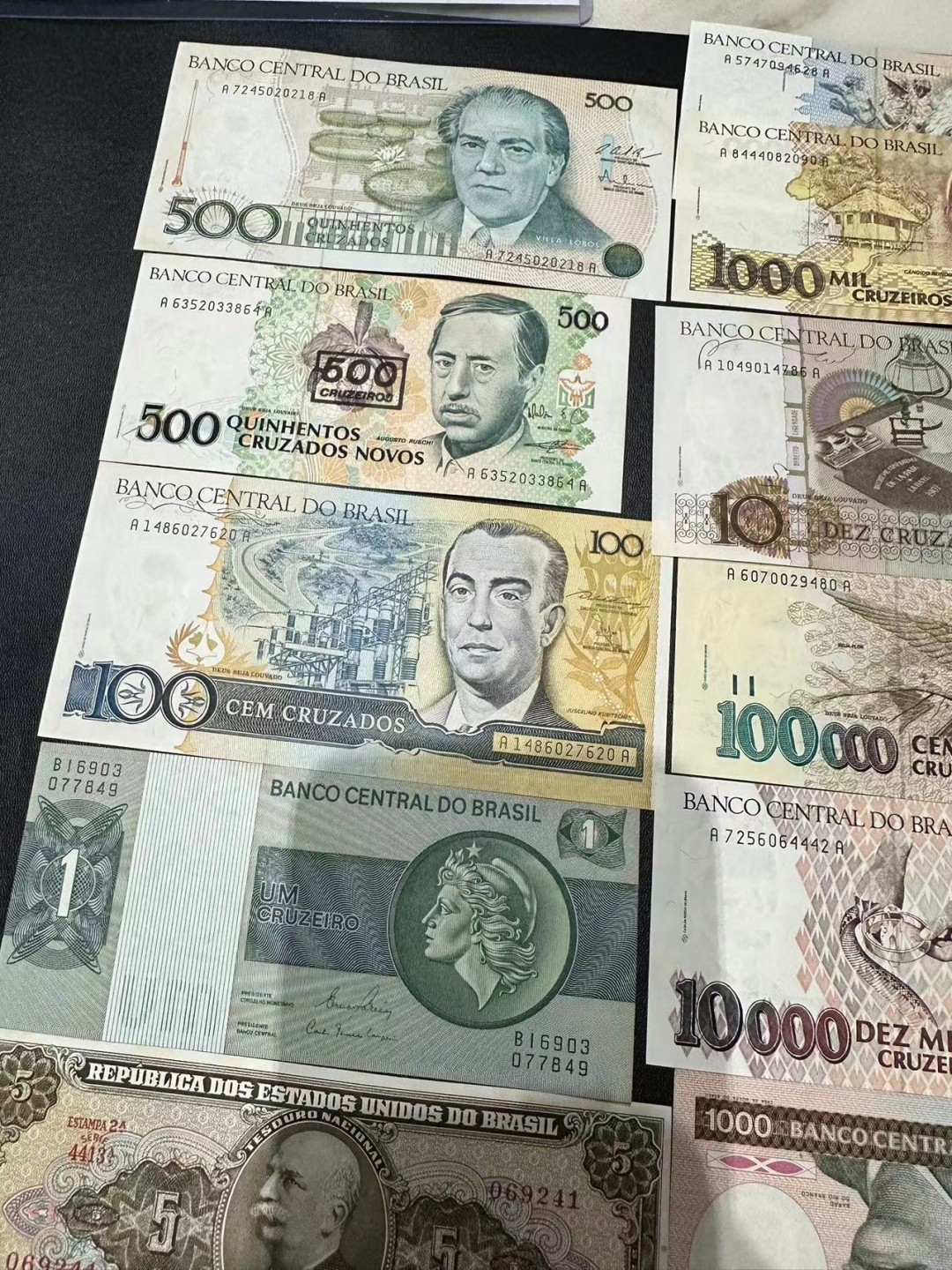 《外钞收藏家》第二百三十七期 多个国家一起 AU-UNC品相如图