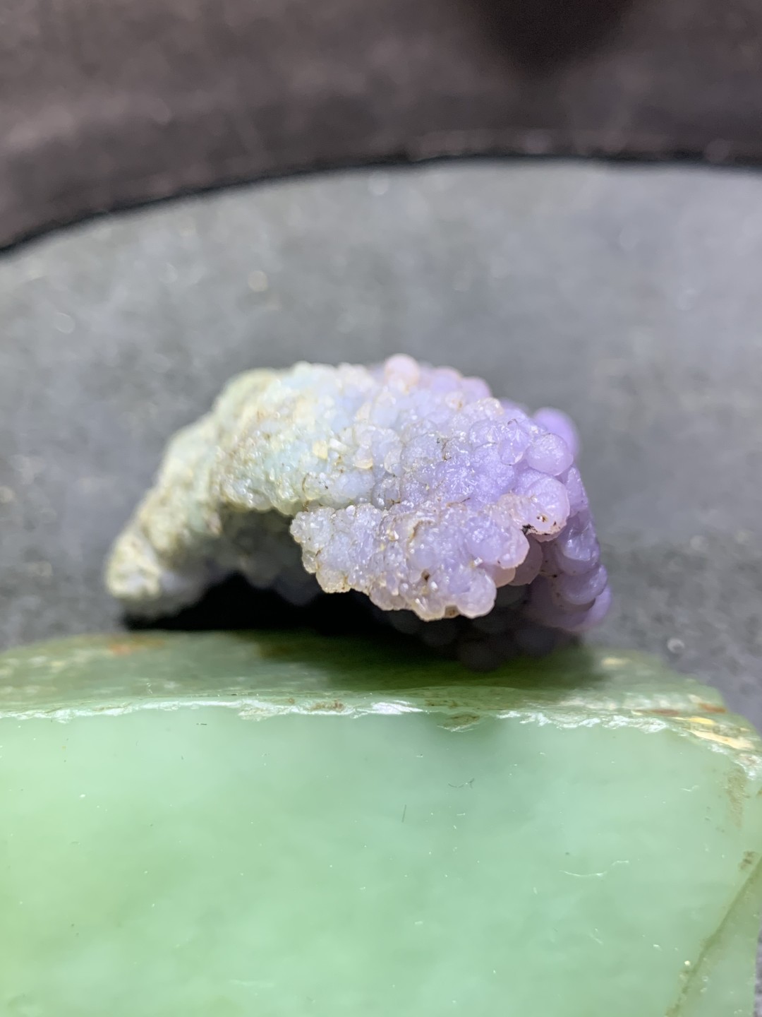 精美印尼双色葡萄玛瑙原石一个 ，