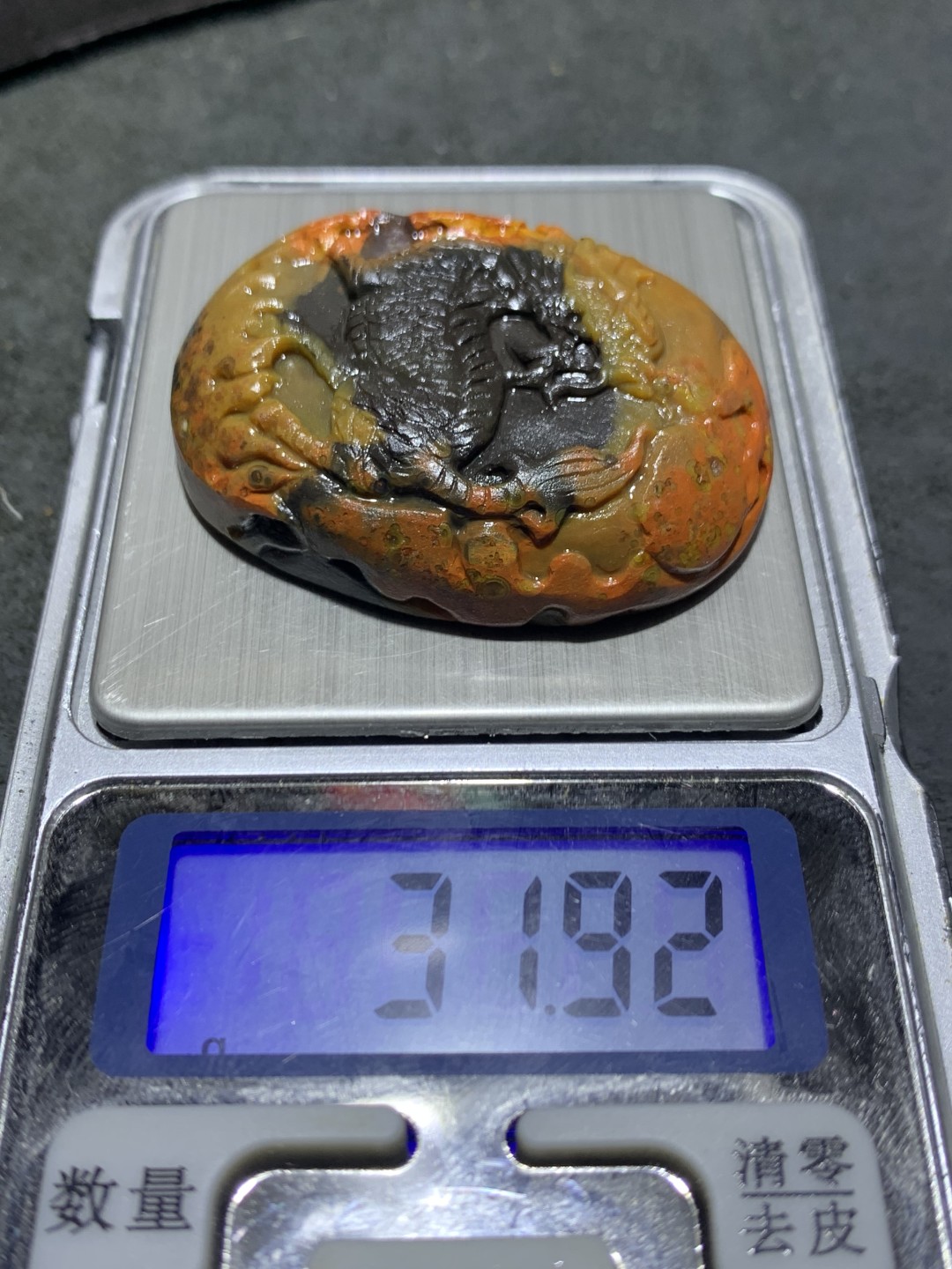 精美冰飘亚光战国红玛瑙手工雕刻麒麟吊坠一个，