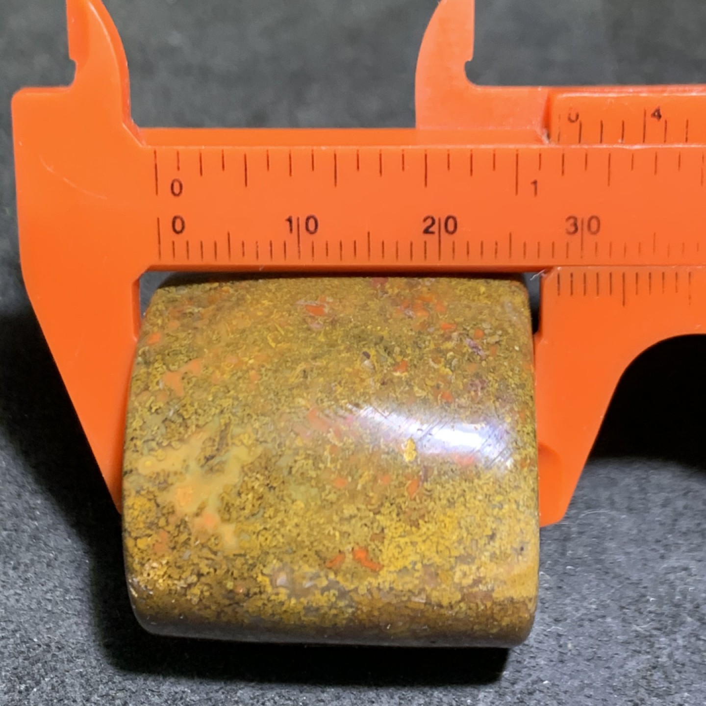精美战国红玛瑙冰飘草花纹章料一方