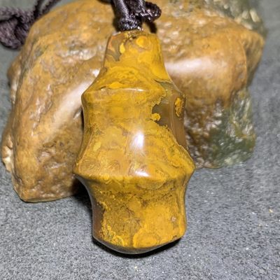 精美高润度黄金草花战国红玛瑙雕刻竹节一个， - 精美高润度黄金草花战国红玛瑙雕刻竹节一个，