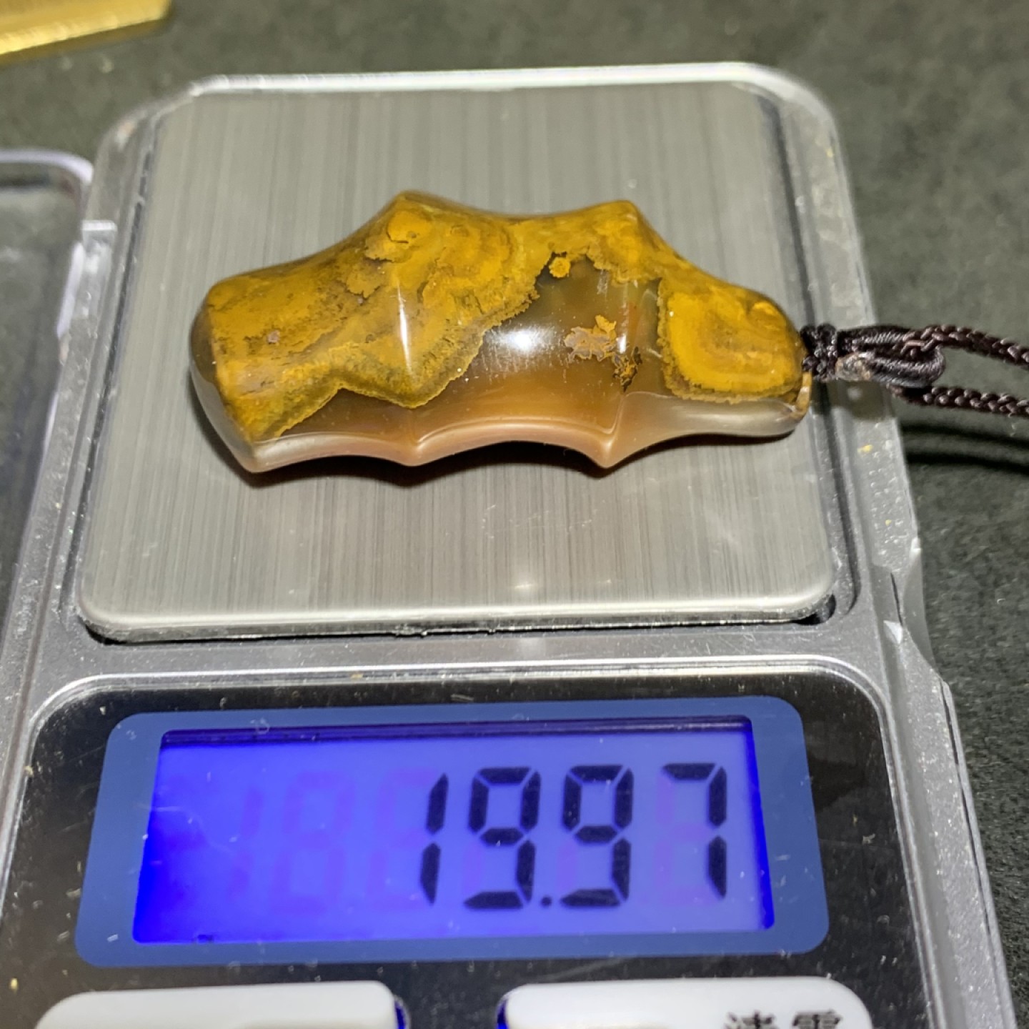 精美高润度黄金草花战国红玛瑙雕刻竹节一个，