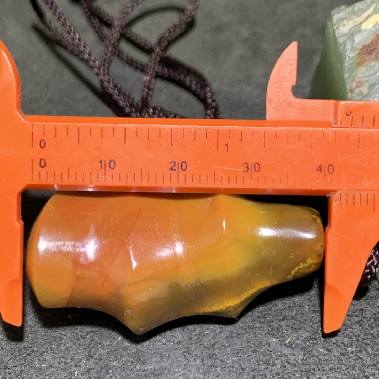 精美高润度黄金草花战国红玛瑙雕刻竹节一个，