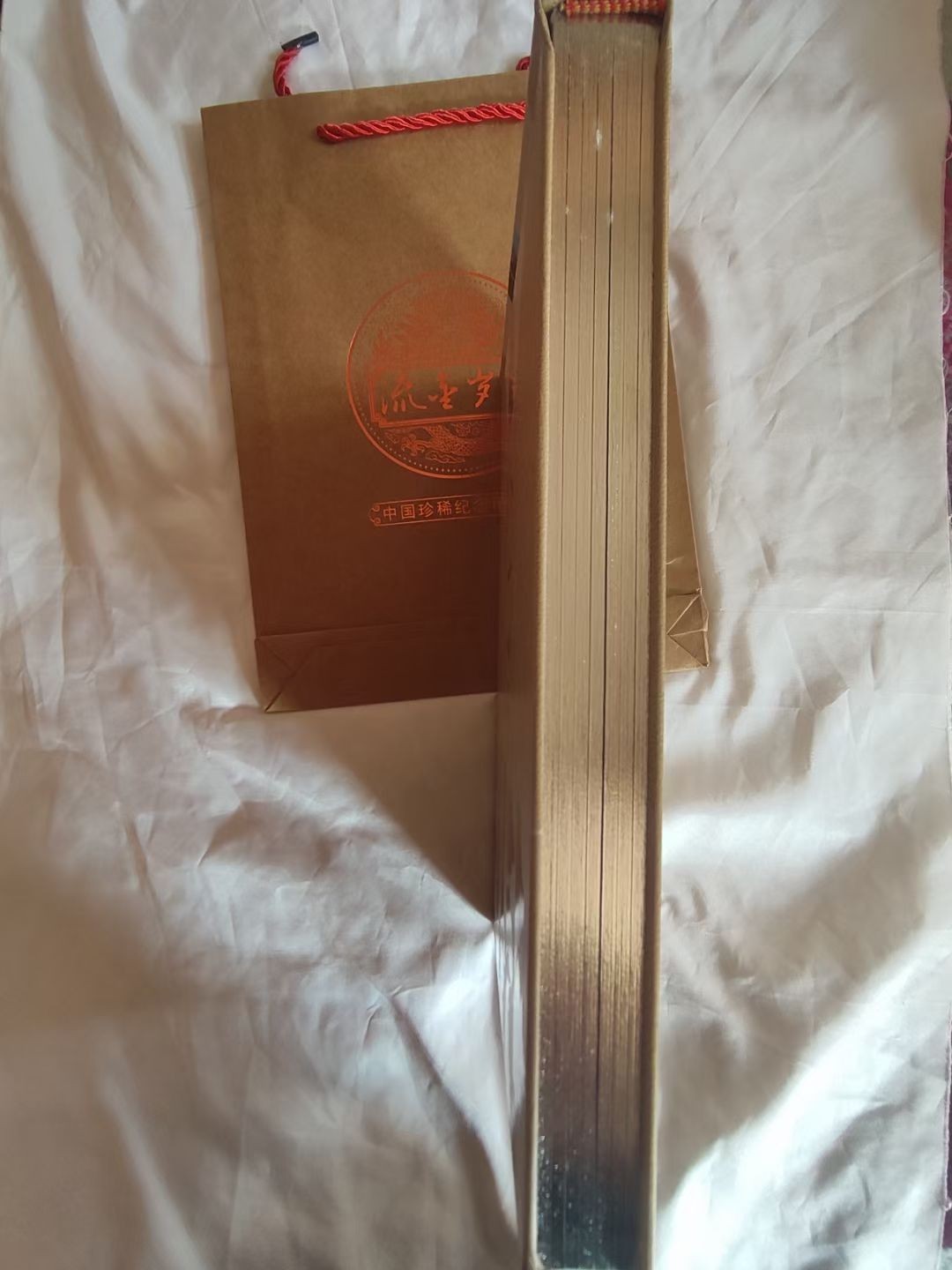 全新珍惜动物纪念币.十枚装，带收藏册，非常漂亮！