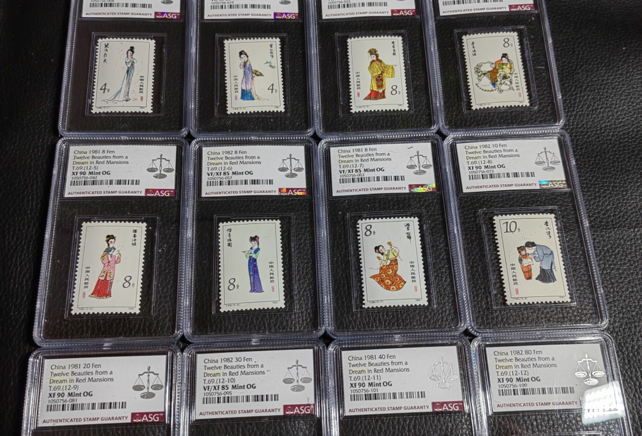 洪涛臻品批发群  精选邮票限时拍卖第一百六十九期 T69红楼梦新全   永恒的经典   ASG评级 6张90分，6张85分【总筋 90高分】版撕绝中绝送评级，最严格时期一次性出分，票都是嘎嘎绝，一手货源，壳子完好无划痕，这种一手货非常难得，藏家首选。混分超高性价比，错过就没有了。十二枚，单纯评级费就接近1000元