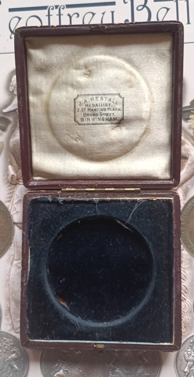 英系币章首饰盒子专场第6期 木盒8x8cm，内径55mm