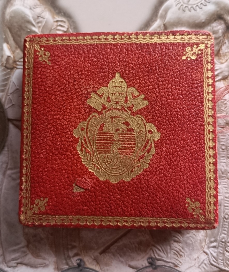 英系币章首饰盒子专场第6期 木盒7x7cm，内径43mm