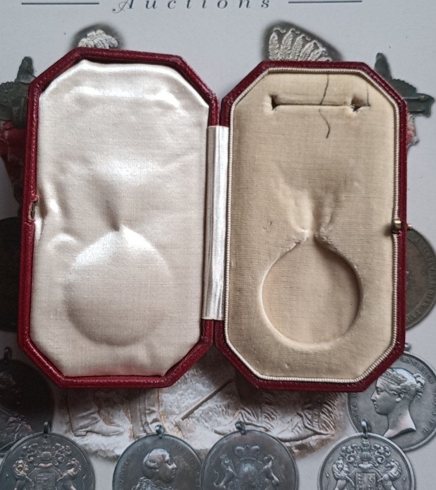 英系币章首饰盒子专场第6期 奖章盒115x65mm，奖章圆径34mm