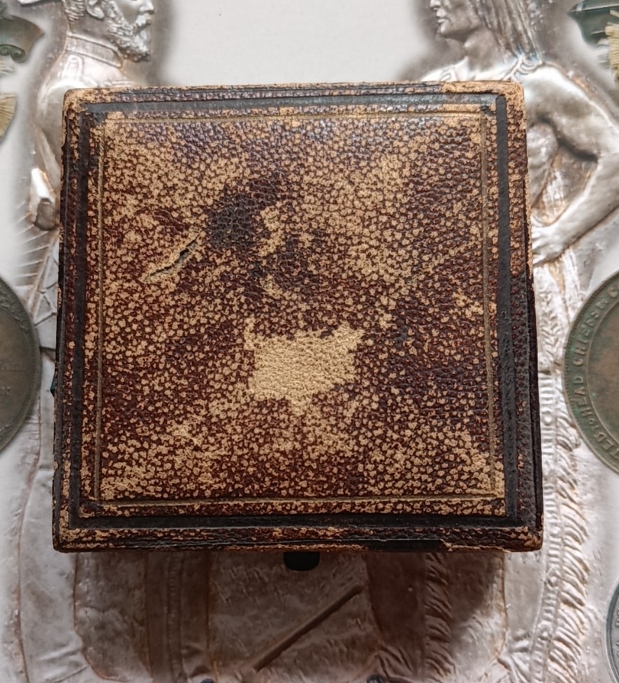 英系币章首饰盒子专场第6期 木盒75x75mm，内径49mm