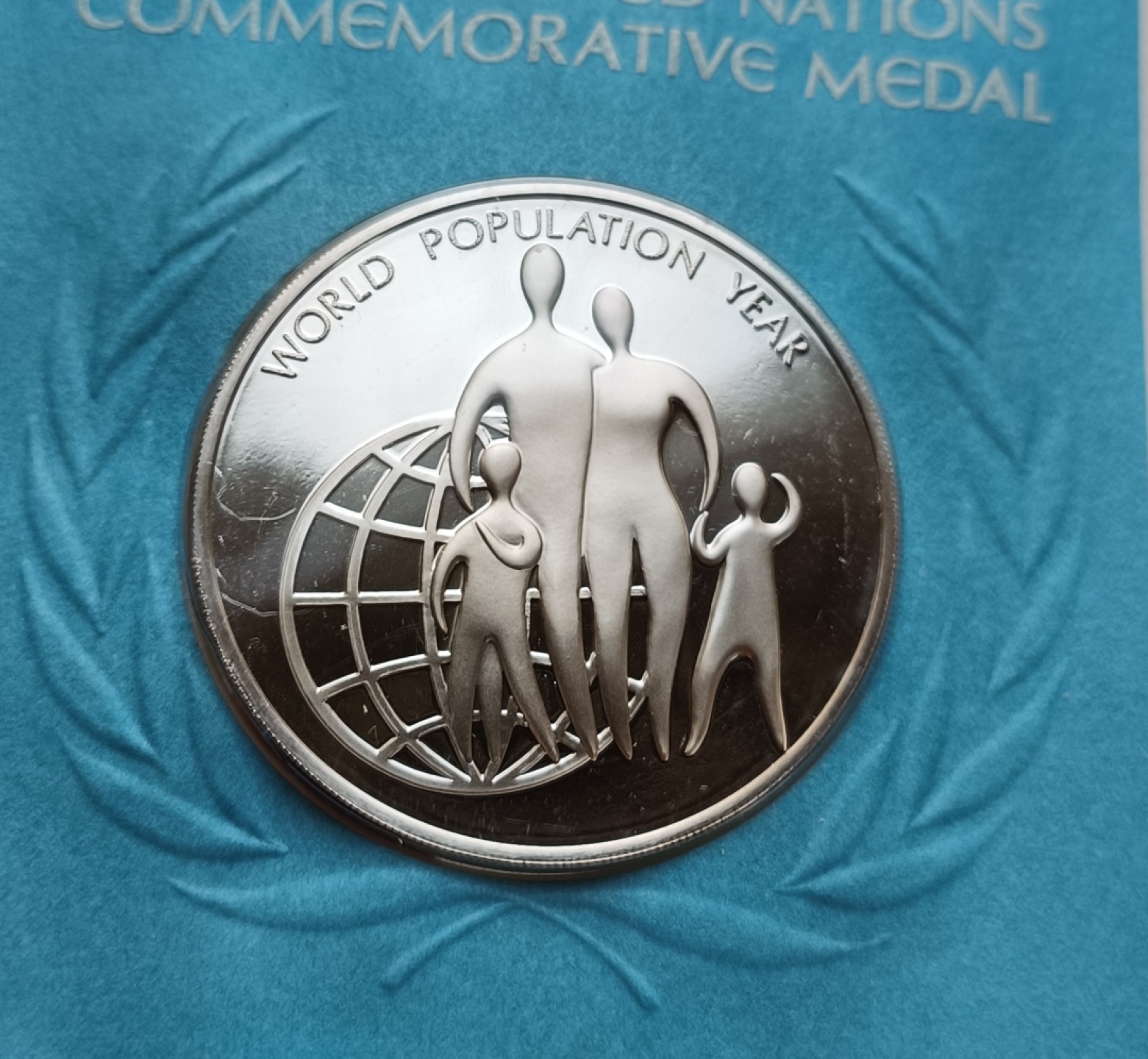 瓶子🏺第78期拍卖会 联合国1974年发行家庭银质章原封（1盎司）
