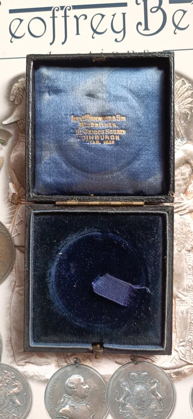 英系币章首饰盒子专场第6期 木盒7x7cm，内径44mm
