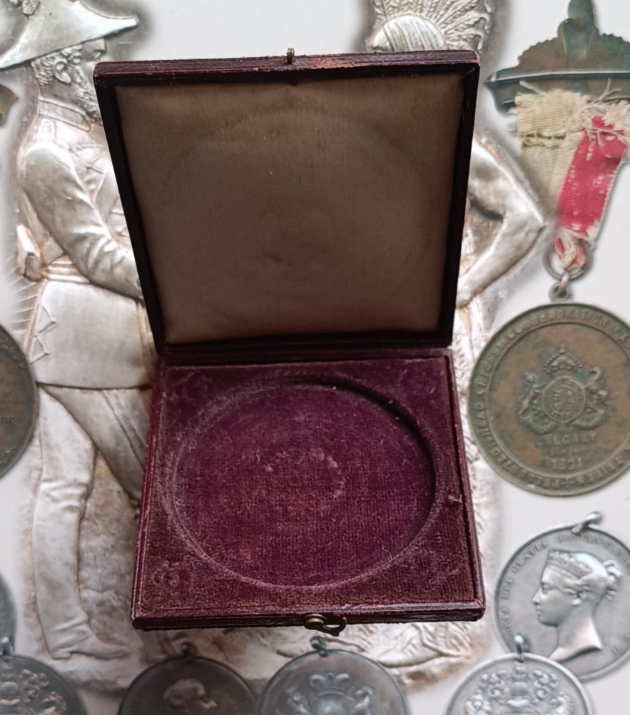 英系币章首饰盒子专场第6期 木盒外径6x6cm，内径5x5cm