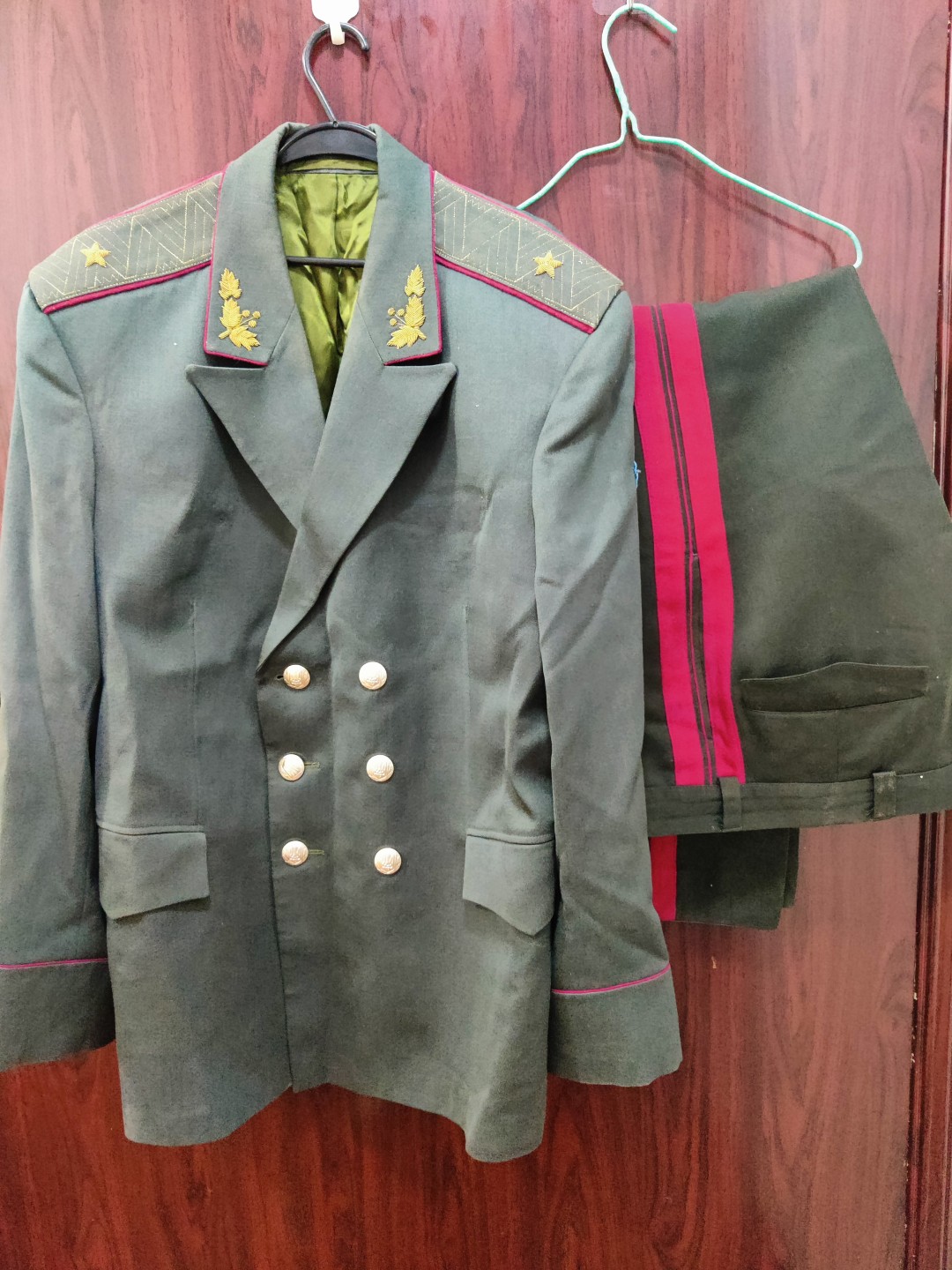 全场0元起拍 第29期 咸鱼国勋章拍卖专场 2月12日（周日）下午6：00开始 乌克兰m94陆军将官常服一套