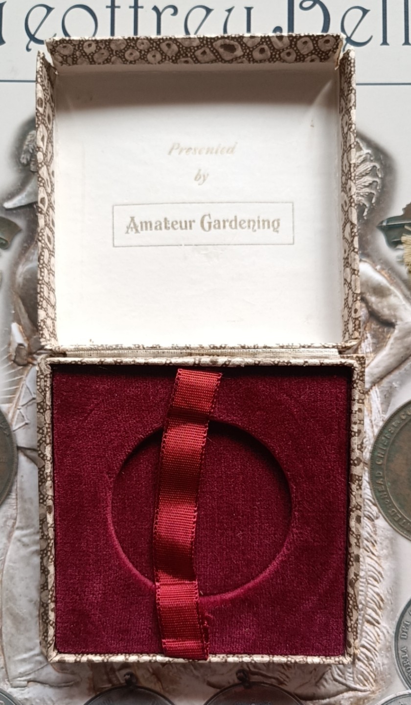 英系币章首饰盒子专场第6期 纸板木芯75x75mm，内径43mm，丝绒内衬