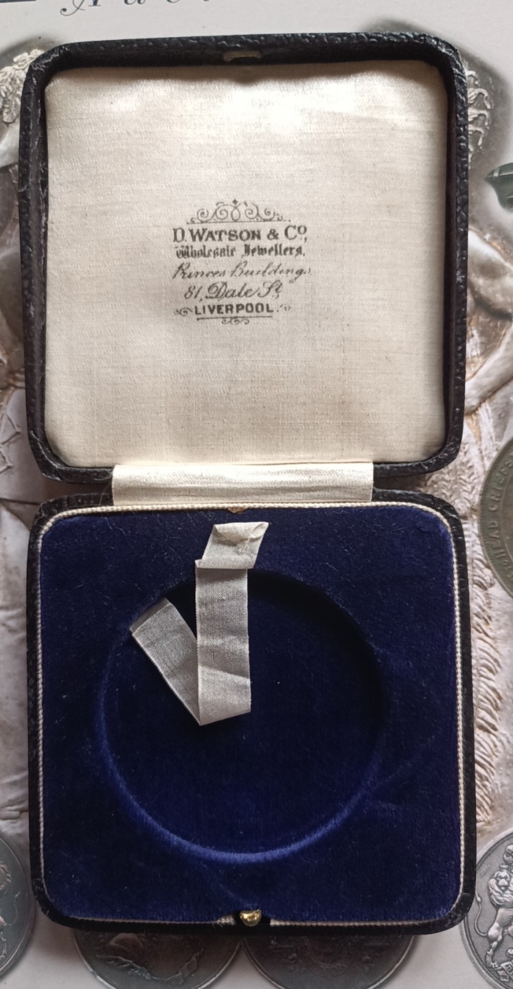 英系币章首饰盒子专场第6期 木盒75x75mm，内径5cm