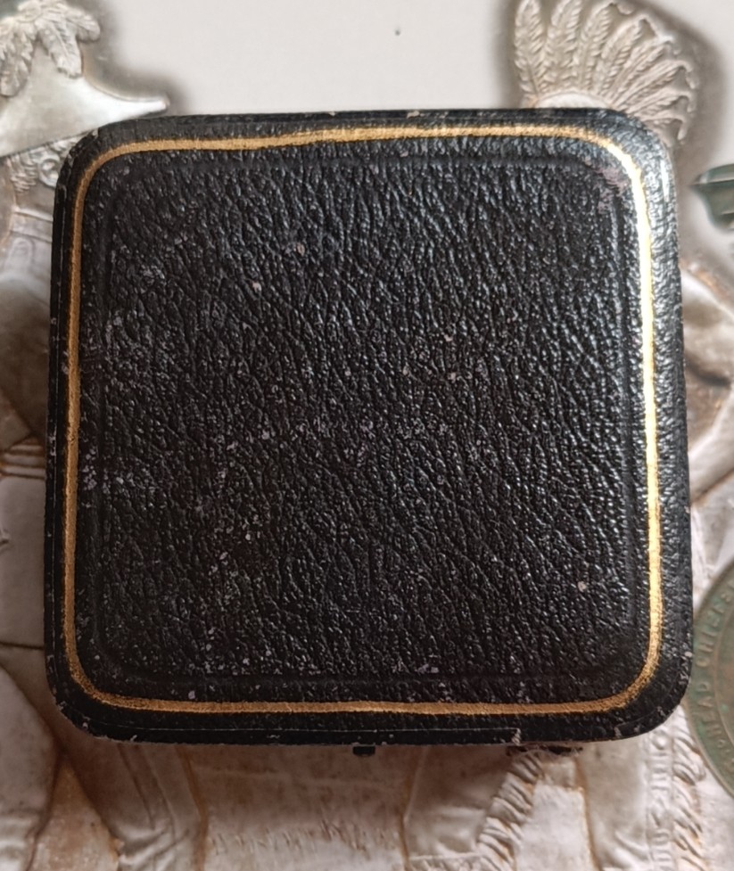 英系币章首饰盒子专场第6期 木盒75x75mm，内径44mm