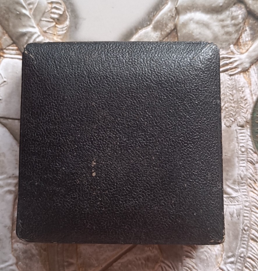 英系币章首饰盒子专场第6期 木盒62x62mm，内径39mm