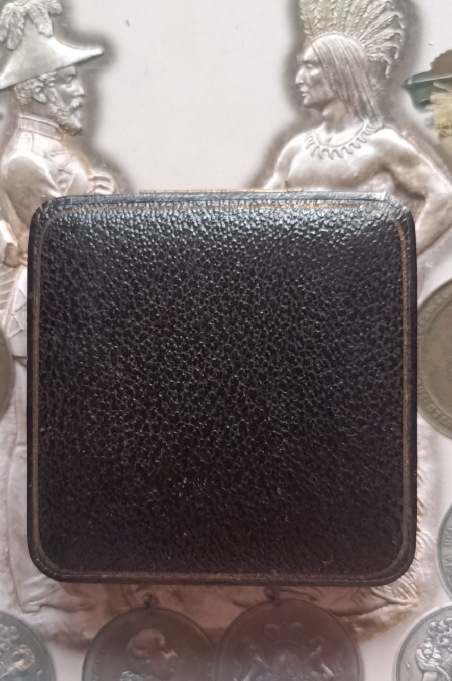 英系币章首饰盒子专场第6期 木盒8x8cm，内径44mm