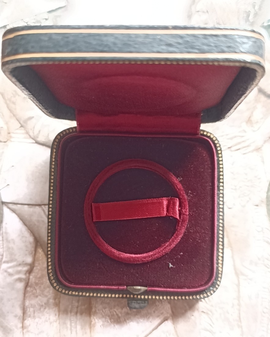 英系币章首饰盒子专场第6期 木盒55x55x15mm，内径29mm，状态很好
