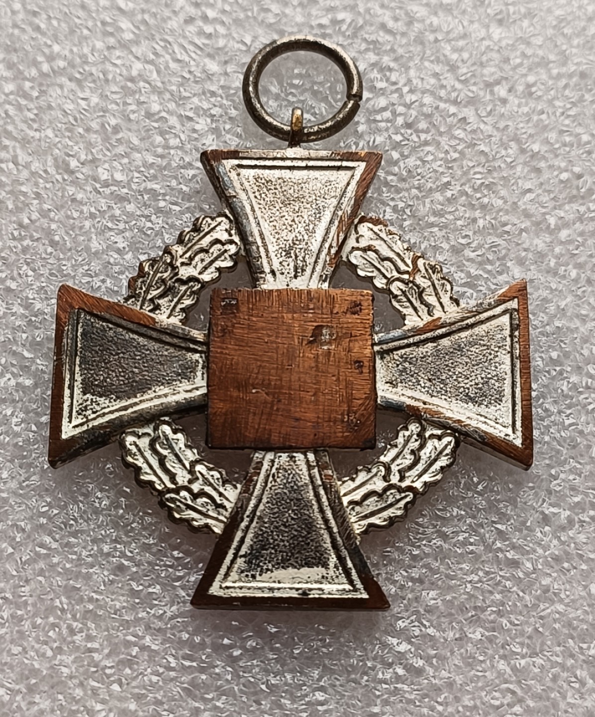 瓶子🏺第78期拍卖会 德国一战战时奖章勋章联排ko厂铁十字+黑森大公国勇敢银章+兴登堡十字+磨标公务员