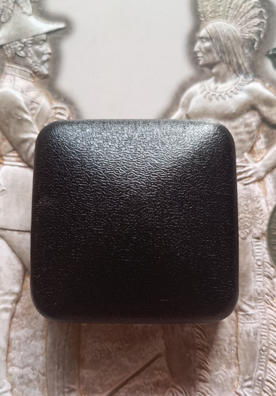 英系币章首饰盒子专场第6期 金属盒60x60x28mm，内径38mm