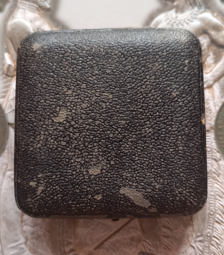 英系币章首饰盒子专场第6期 木盒75x75mm，内径5cm