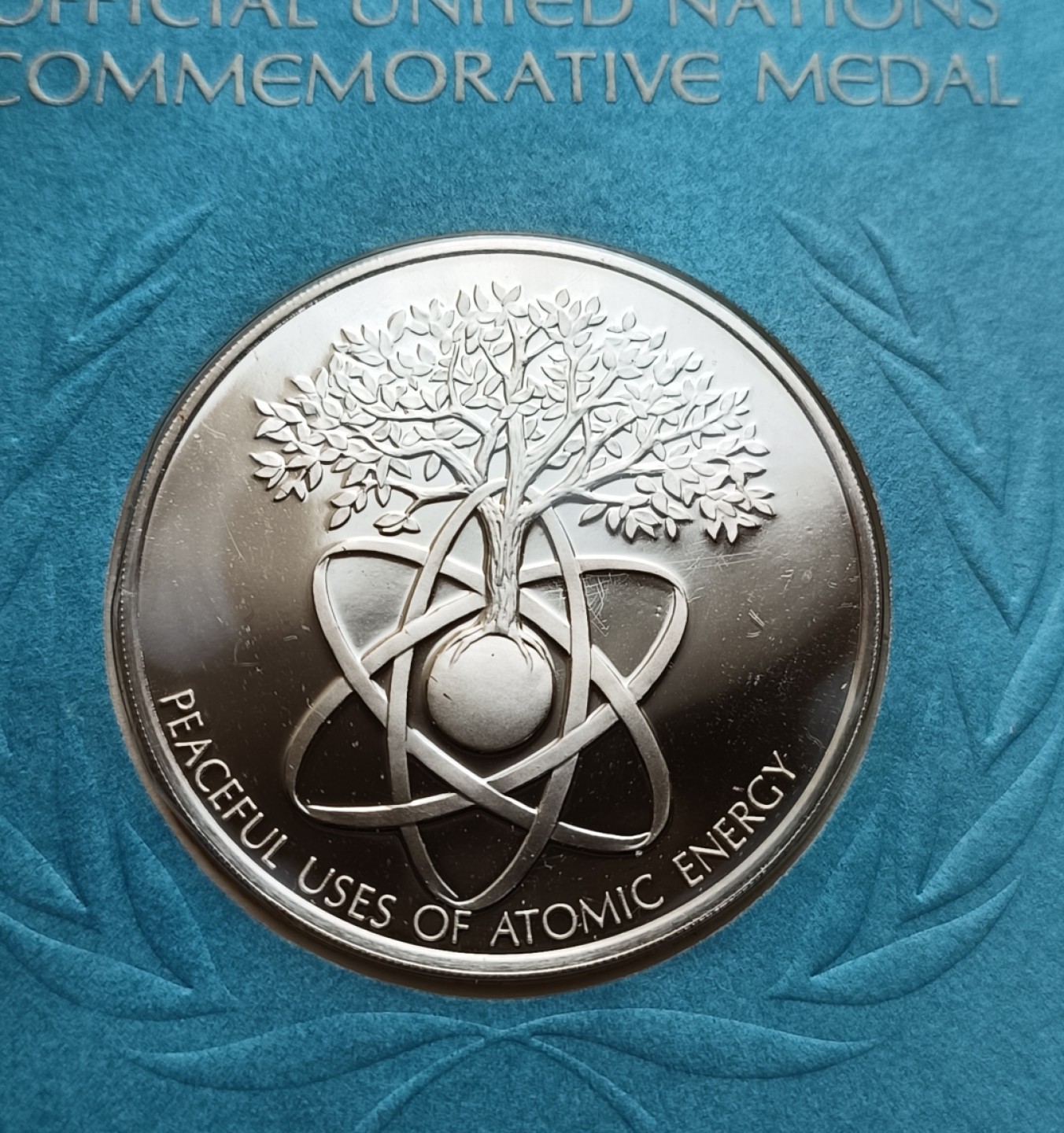 瓶子🏺第78期拍卖会 联合国1977年发行原子银质章原封（1盎司）