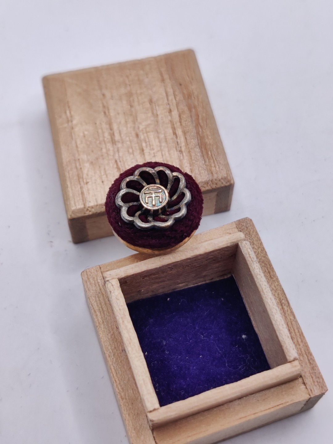 全场0元起拍 第29期 咸鱼国勋章拍卖专场 2月12日（周日）下午6：00开始 日本市议员证章