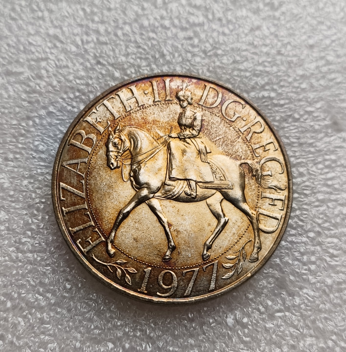 瓶子🏺第78期拍卖会 英国1977年伊丽莎白二世登基克朗型纪念币