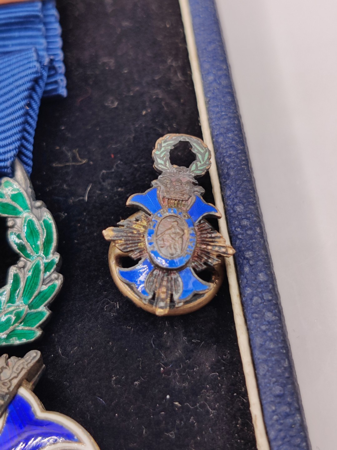 全场0元起拍 第29期 咸鱼国勋章拍卖专场 2月12日（周日）下午6：00开始 西班牙佛朗哥时期民事功绩勋章 早期银质珐琅带mini章