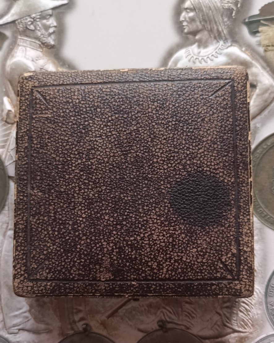 英系币章首饰盒子专场第6期 木盒8x8cm，内径55mm
