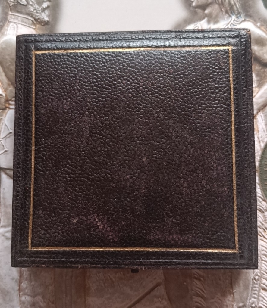 英系币章首饰盒子专场第6期 木盒78x78mm，内径5cm