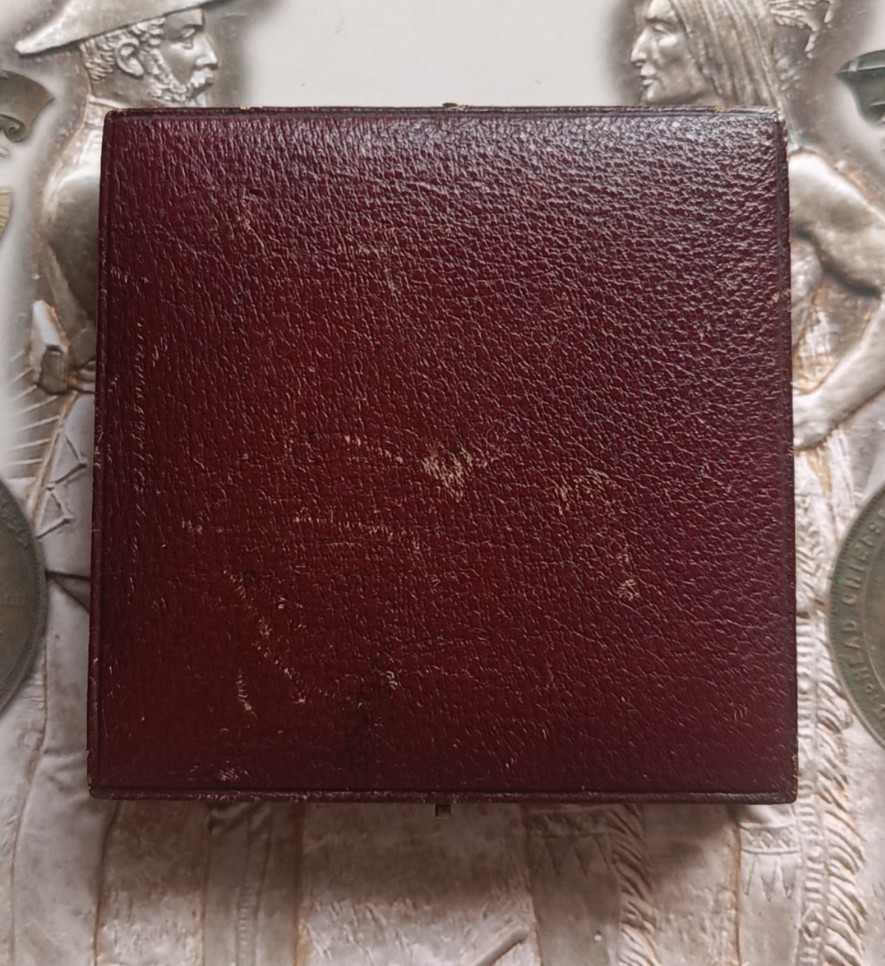英系币章首饰盒子专场第6期 木盒76x76mm，内径60mm