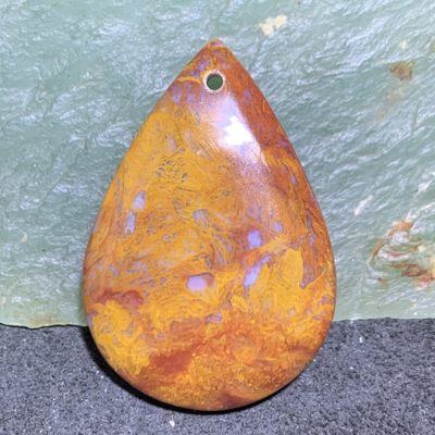 精美蒙料草花纹战国红玛瑙水滴型吊坠一个， - 精美蒙料草花纹战国红玛瑙水滴型吊坠一个，