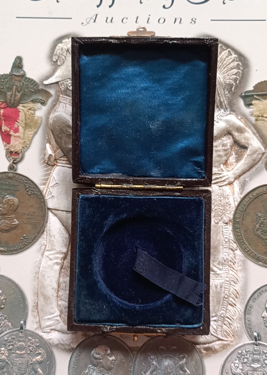 英系币章首饰盒子专场第6期 诺丁汉学校奖章盒66x66mm，内径41mm