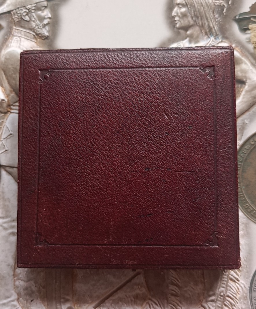 英系币章首饰盒子专场第6期 木盒8x8cm，内径48mm
