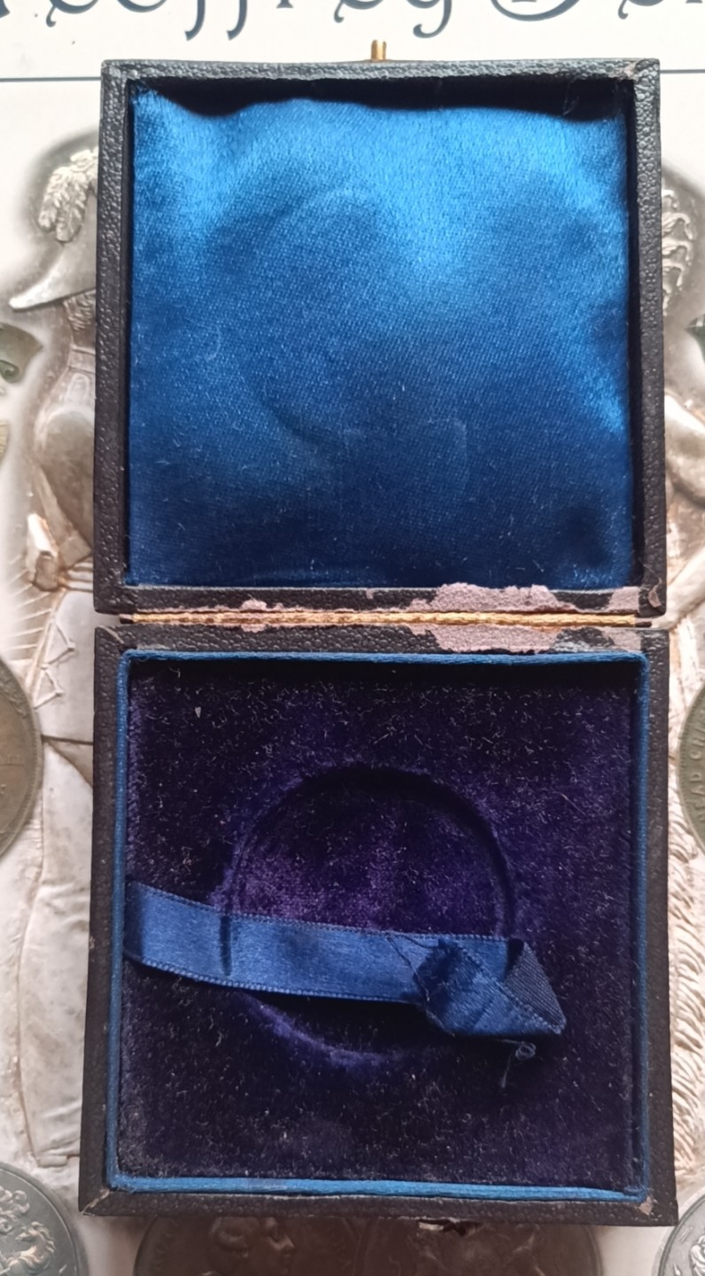 英系币章首饰盒子专场第6期 木盒77x77x25mm，内径37mm