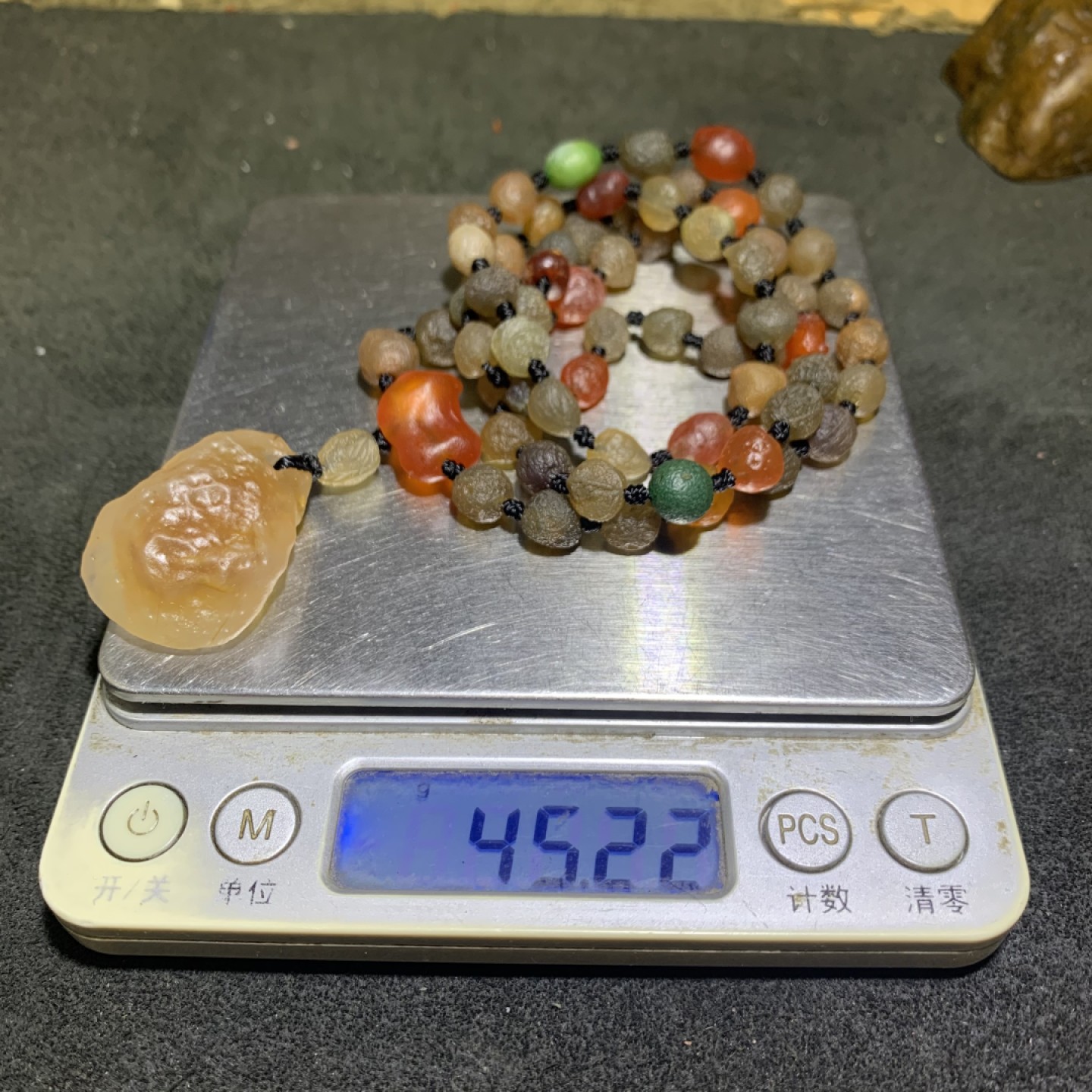 精美罕见天然阿拉善葡萄干玛瑙项链一条，