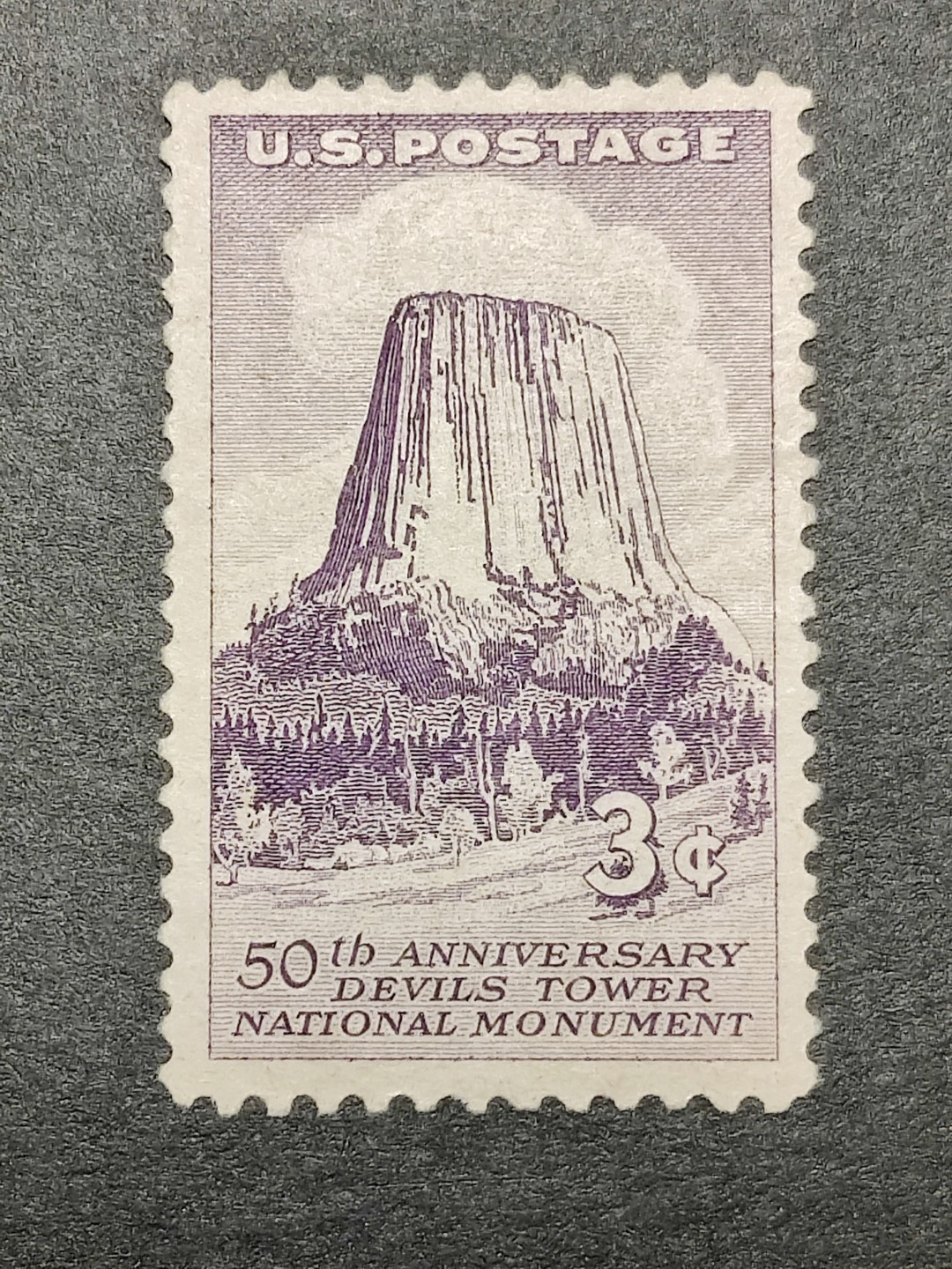 洪涛臻品批发群  精选邮票限时拍卖第一百六十八期 美国1978年 第一个国家纪念园区魔鬼塔50周年 1全新. 精美雕刻版 原胶(有贴)润亮十分漂亮！
