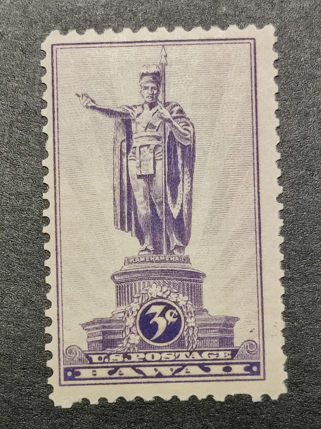 洪涛臻品批发群  精选邮票限时拍卖第一百六十八期 美国1937年 夏威夷国王卡米哈米哈一世 1全新. 精美雕刻版, 清晰的早期特有的格栅背胶,原胶润亮相当漂亮！