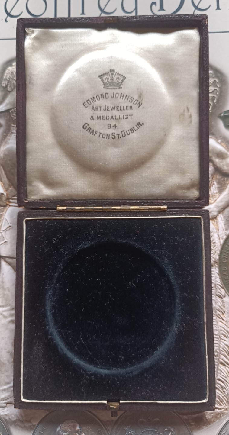 英系币章首饰盒子专场第6期 木盒78x78mm，内径5cm