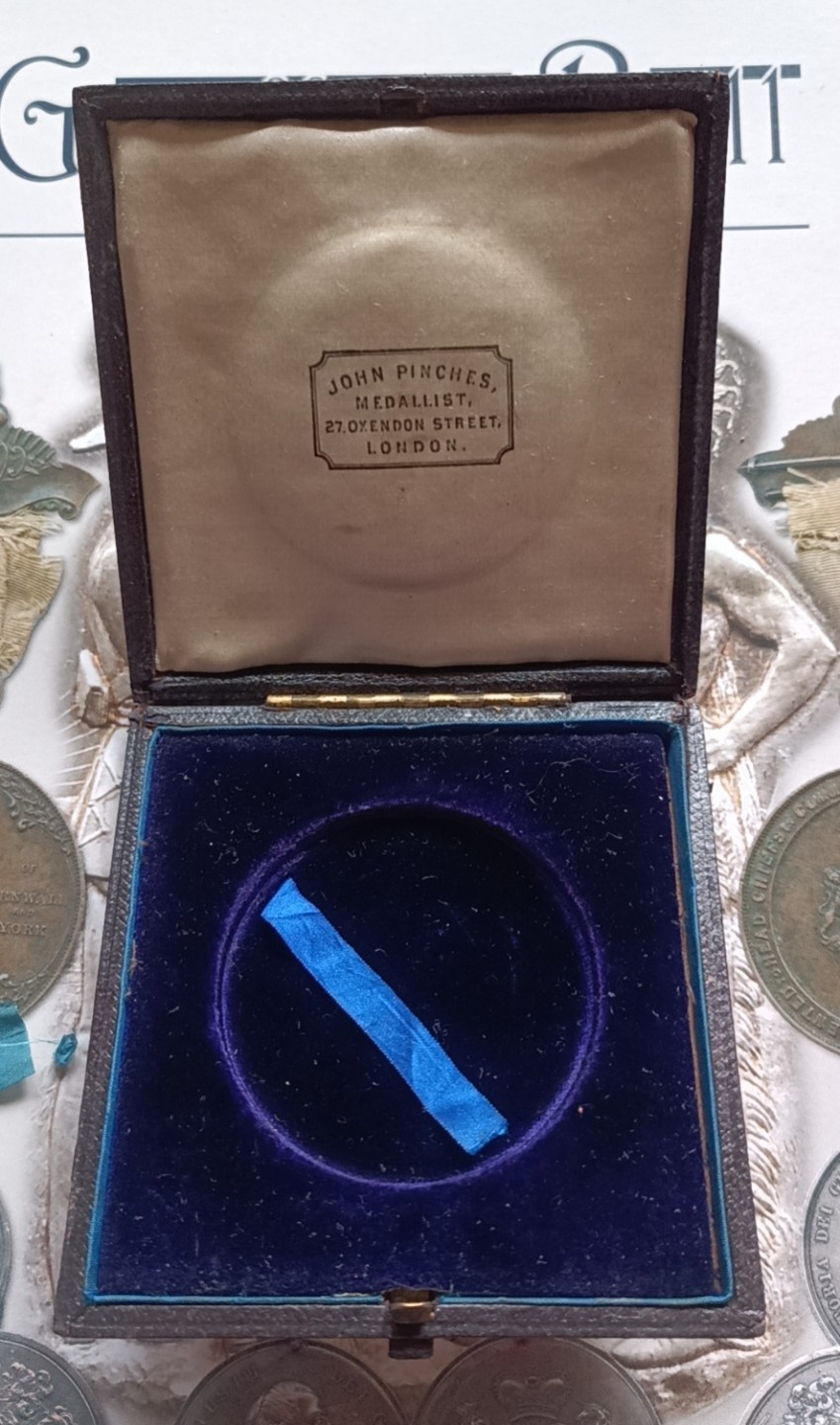 英系币章首饰盒子专场第6期 数学奖章盒8x8cm，内径48mm，干净丝绒内衬