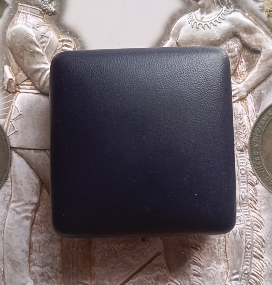 英系币章首饰盒子专场第6期 塑料盒65x65mm，内径53x53mm