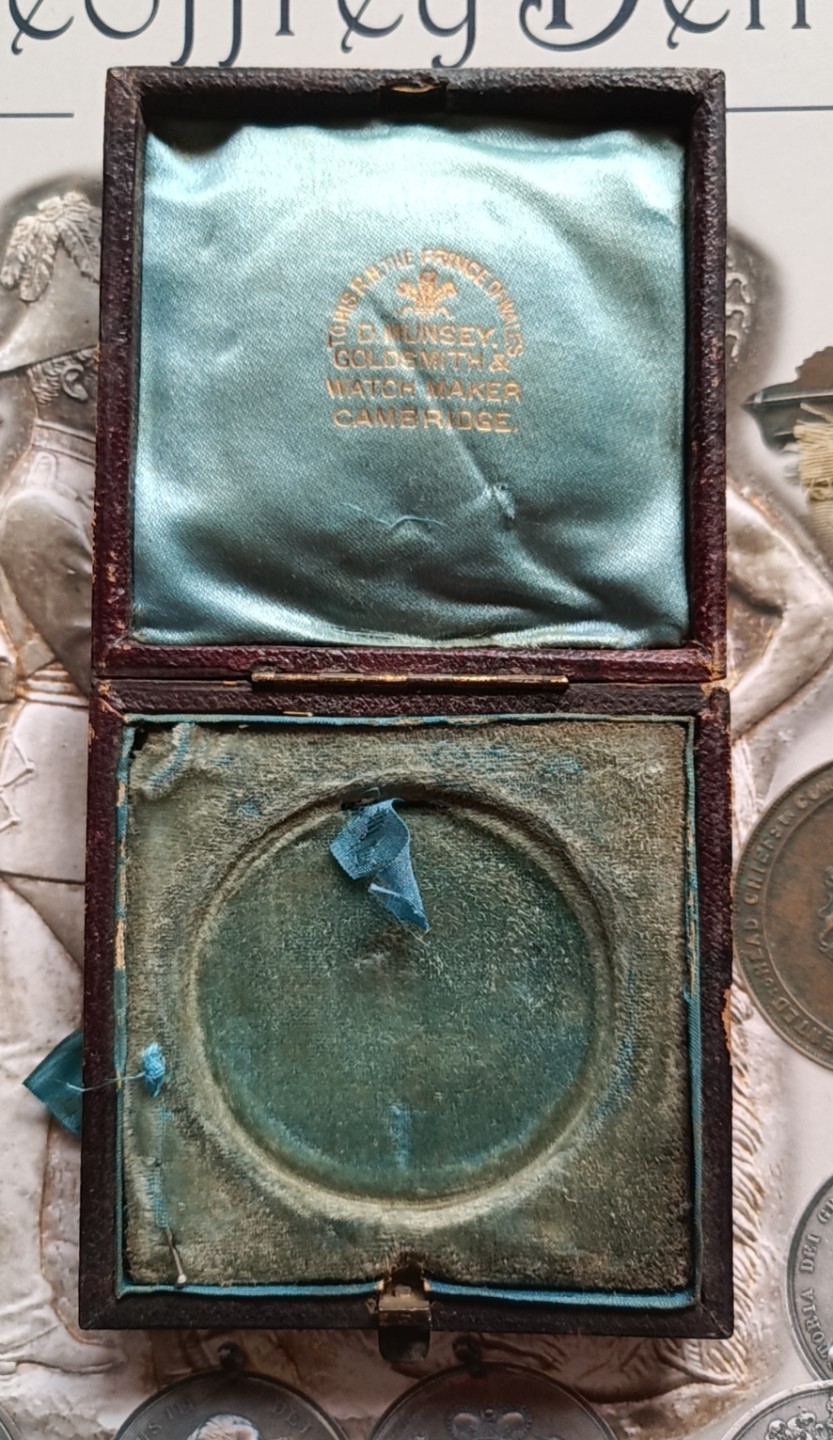 英系币章首饰盒子专场第6期 木盒75x75mm，内径49mm