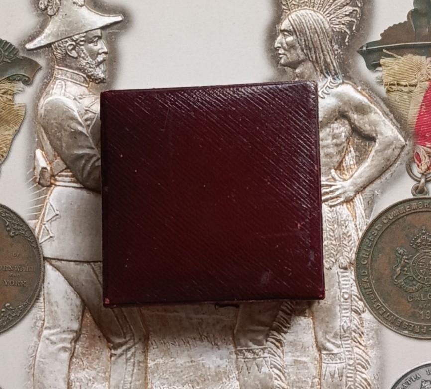 英系币章首饰盒子专场第6期 木盒外径6x6cm，内径5x5cm