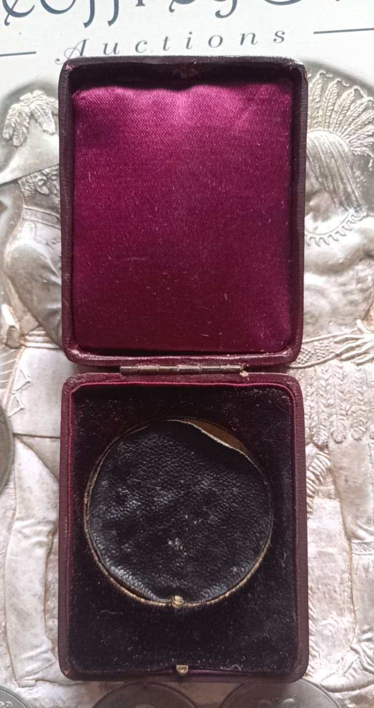 英系币章首饰盒子专场第6期 木盒70x55mm，内径43mm