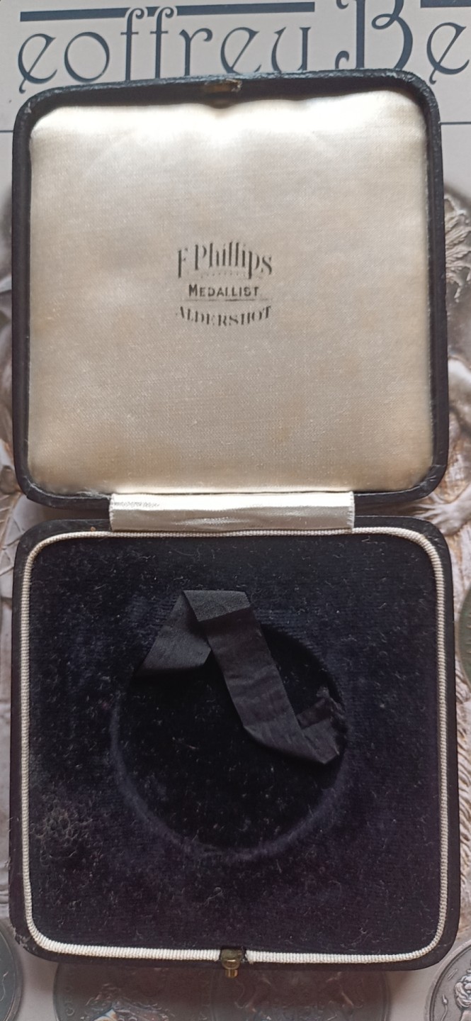 英系币章首饰盒子专场第6期 木盒8x8cm，内径44mm