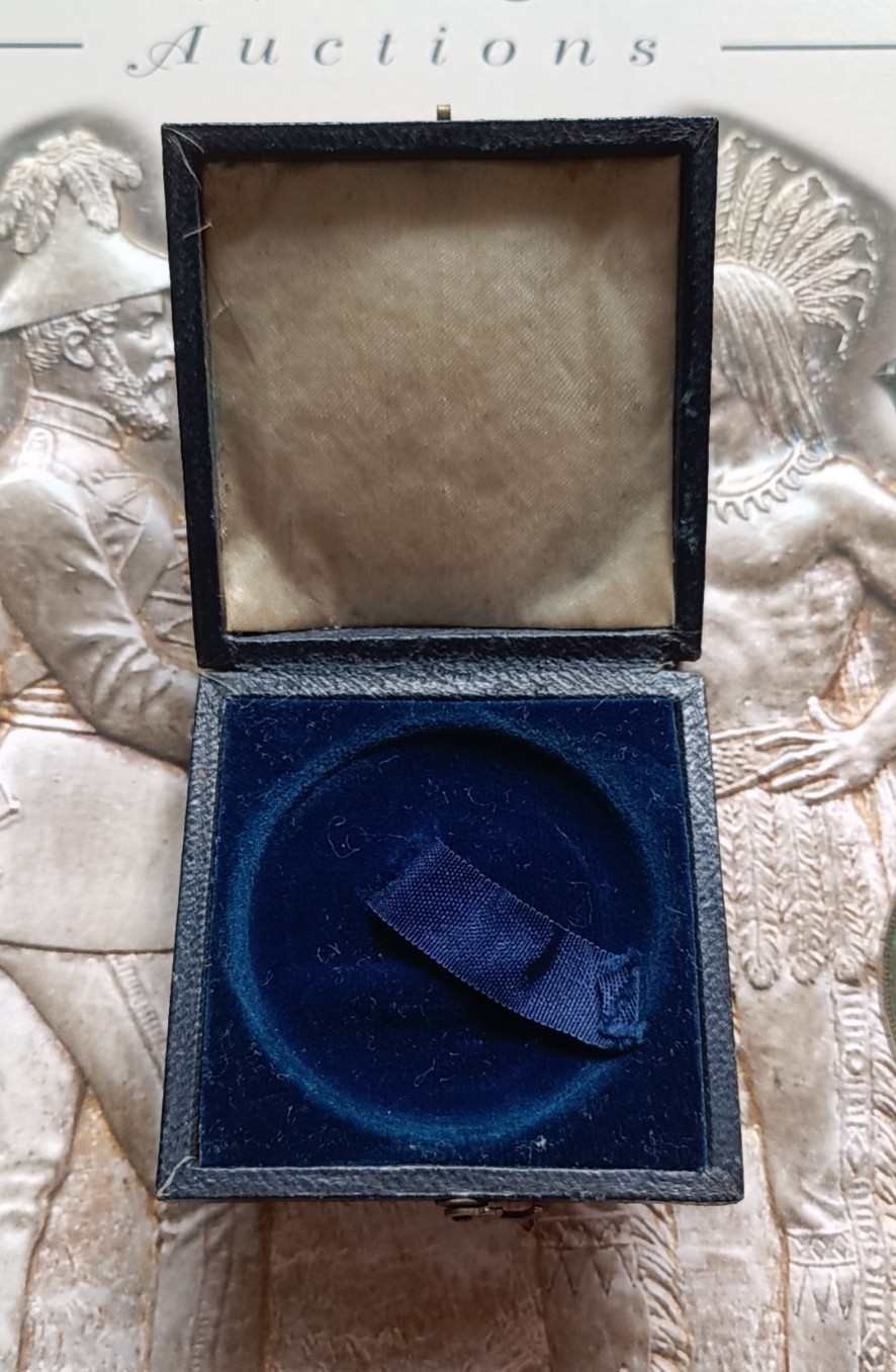 英系币章首饰盒子专场第6期 木盒5x5cm，内径约38mm