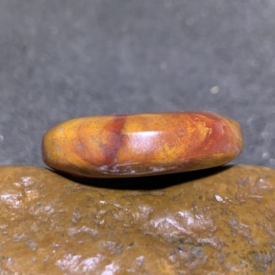 精美蒙料草花纹战国红玛瑙水滴型吊坠一个， 精美蒙料草花纹战国红玛瑙水滴型吊坠一个，